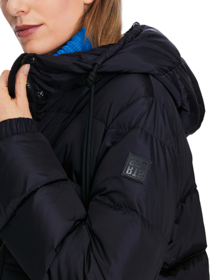 Marc Cain Пуховик стеганый с капюшоном