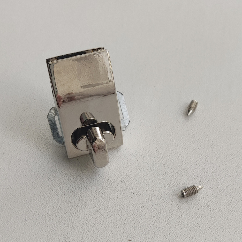 Замок вертушка на винтах Кнопка Серебро