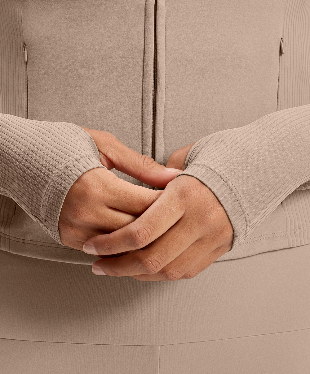 Oysho Высокотехнологичная куртка в рубчик, норка