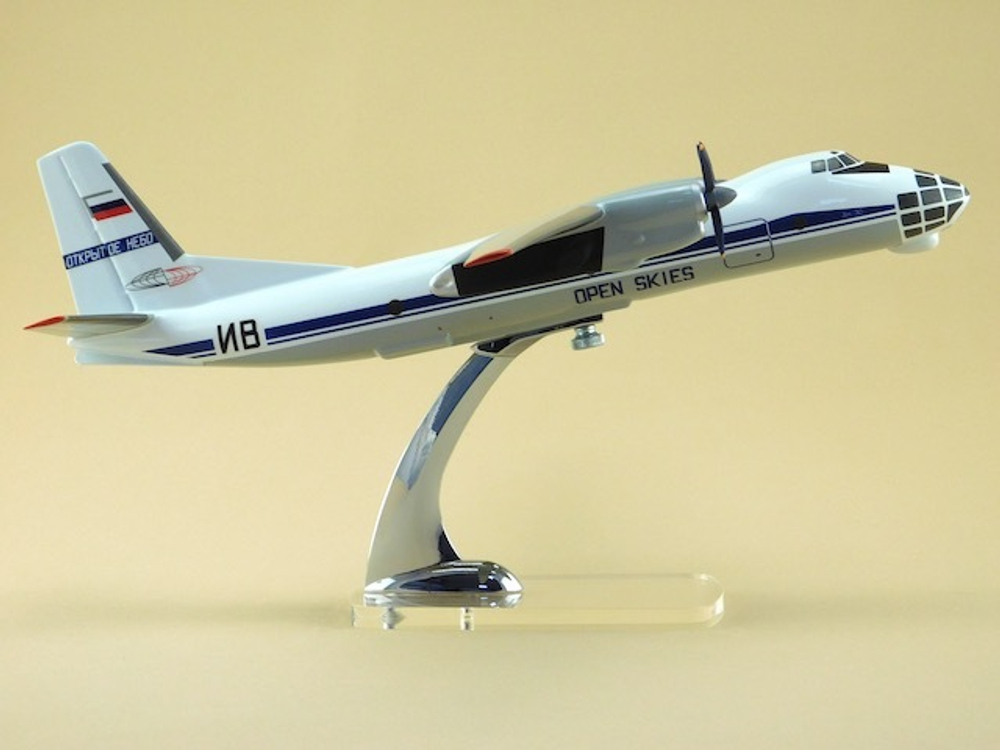 Модель самолета Ан-30 (М1:72, Открытое небо)
