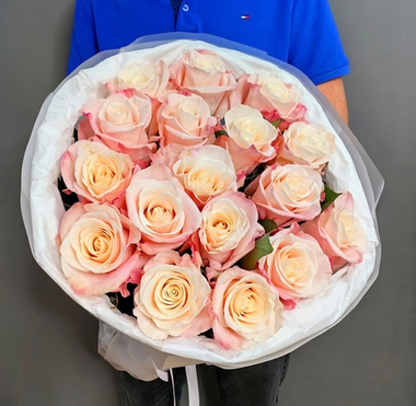 Букет из 17 роз сорта "Mother of pearl" (Эквадор 60 см)