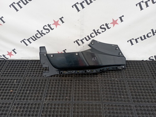 Накладка на подножку левая 2017г.