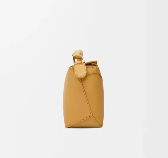Сумка Loewe Puzzle Edge bag in classic calfskin