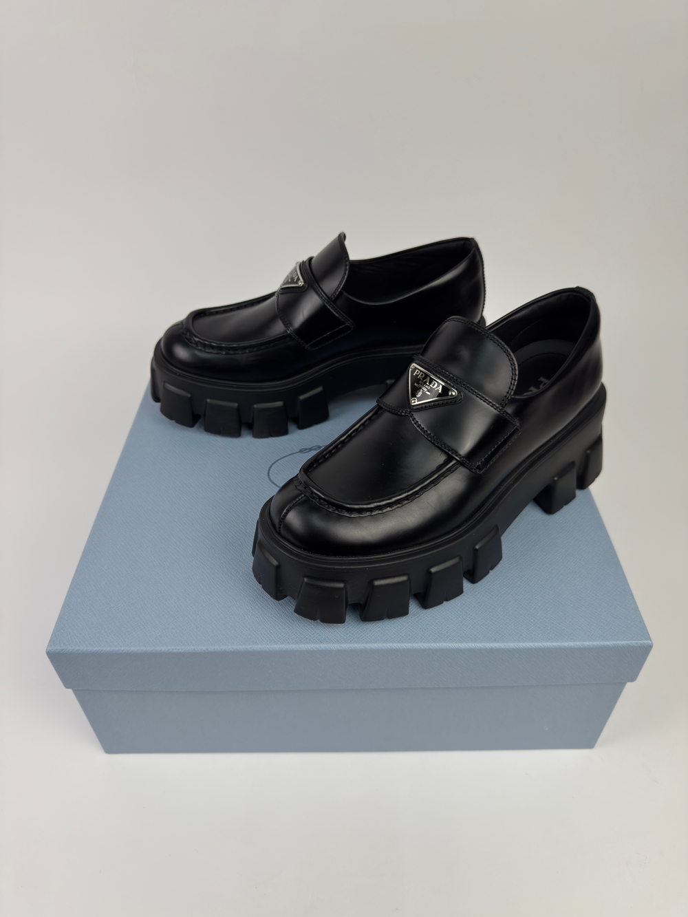 Лоферы Prada