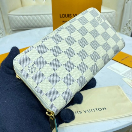 Louis Vuitton Zippy Wallet