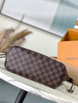 Louis Vuitton Neverfull PM