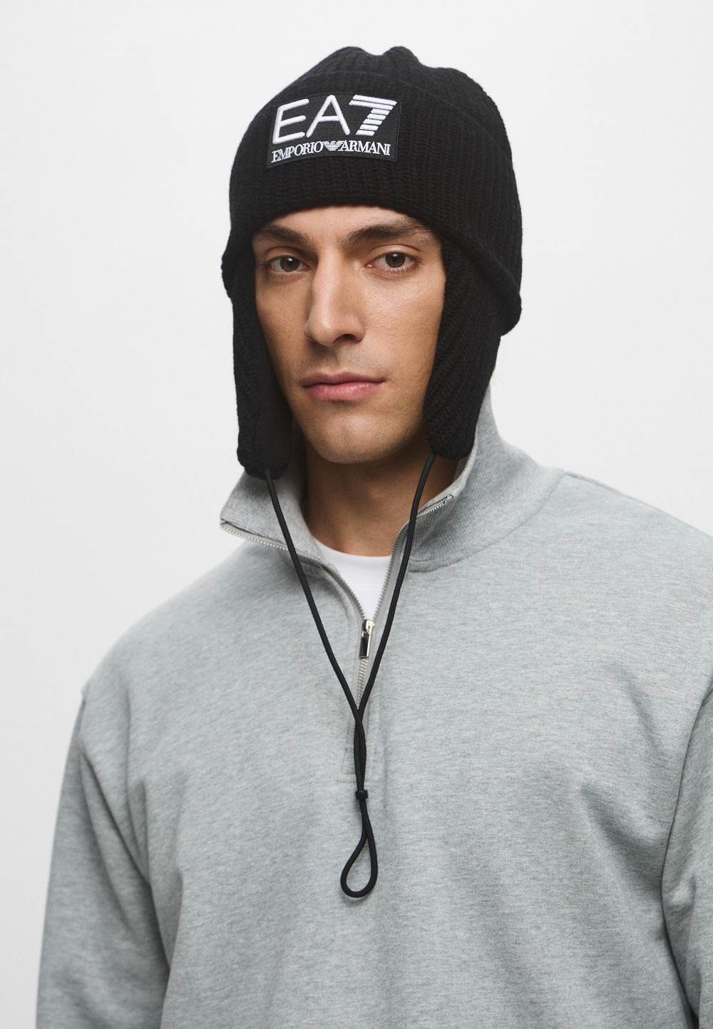 Шапка женская EA7