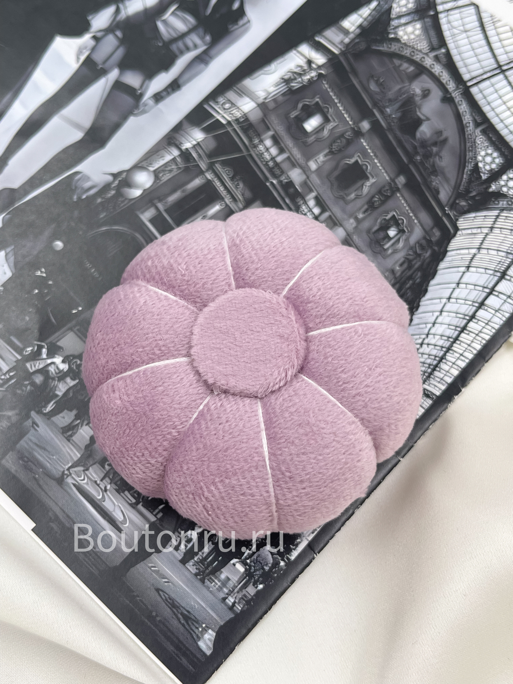 Игольница сиреневая (светло-фиолетовая) в форме цветка