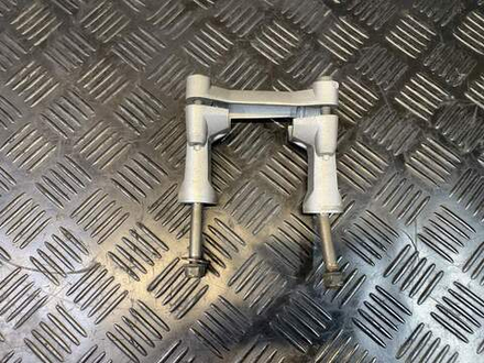 Крепление руля Yamaha FZ1 Fazer RN17(гнутая шпилька)