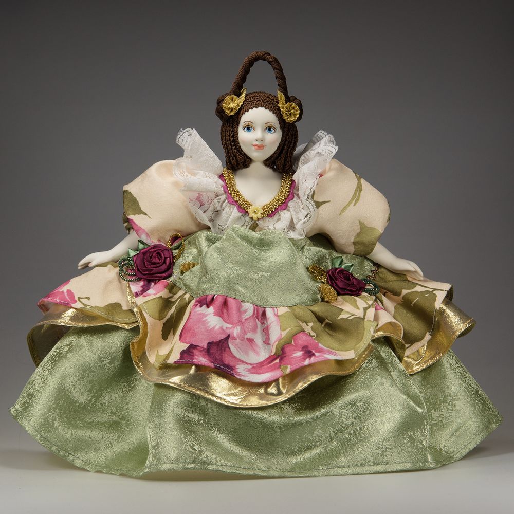 Кукла-грелка на чайник в светском наряде