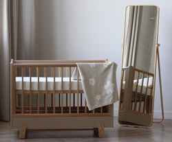 Детская кроватка Фабрика Облаков Onlybaby Scandi, без маятника latte