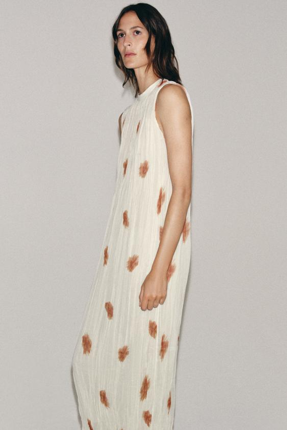 ZARA ПЛАТЬЕ ИЗ ТКАНИ С ПРИНТОМ — ZW COLLECTION, ЭКРЮ/КРАСНЫЙ