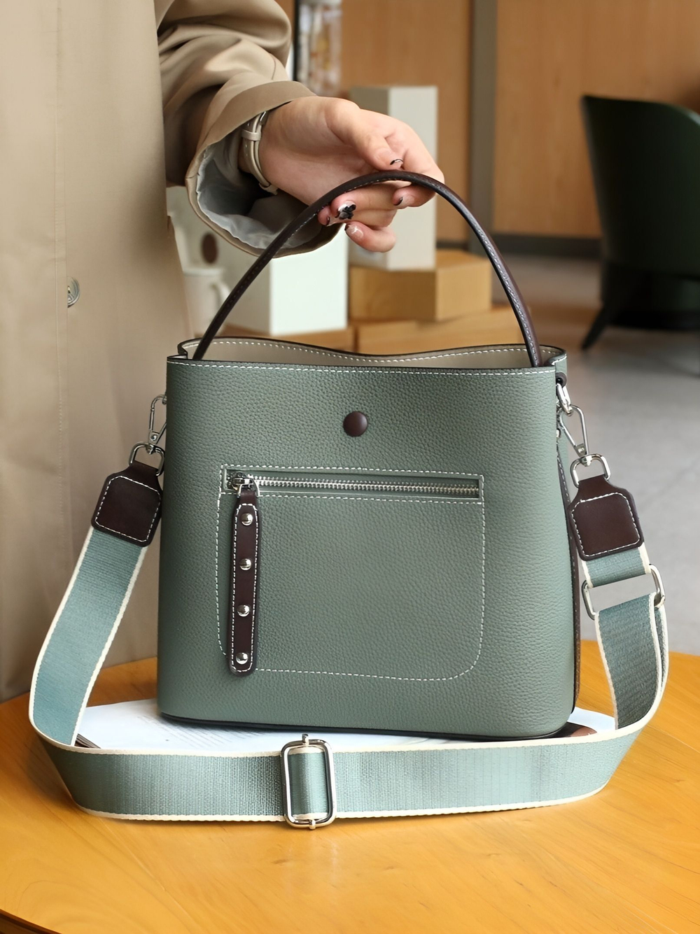 женская сумка на плечо из натуральной кожи