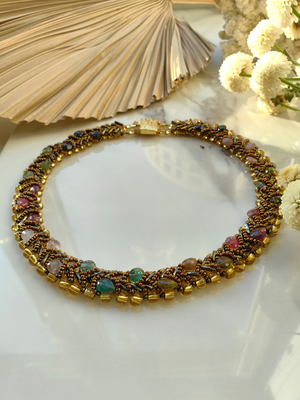 Колье из бисера "Змейка" ручной работы с камнем Гранат (гроссуляр)