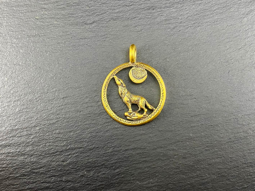 Подвеска. Волк с луной