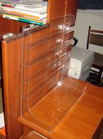 Стенд для лаков 4-х яр. с полкой под бутылочки 500х206х533 мм