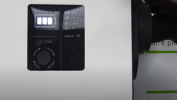 Пластиковая однофазная зарядная станция Legrand Green'up Premium, 3.7/4,6 кВт, 16/20 A (0 590 00)