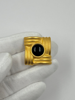 Накладка на пуговицу с чёрной вставкой