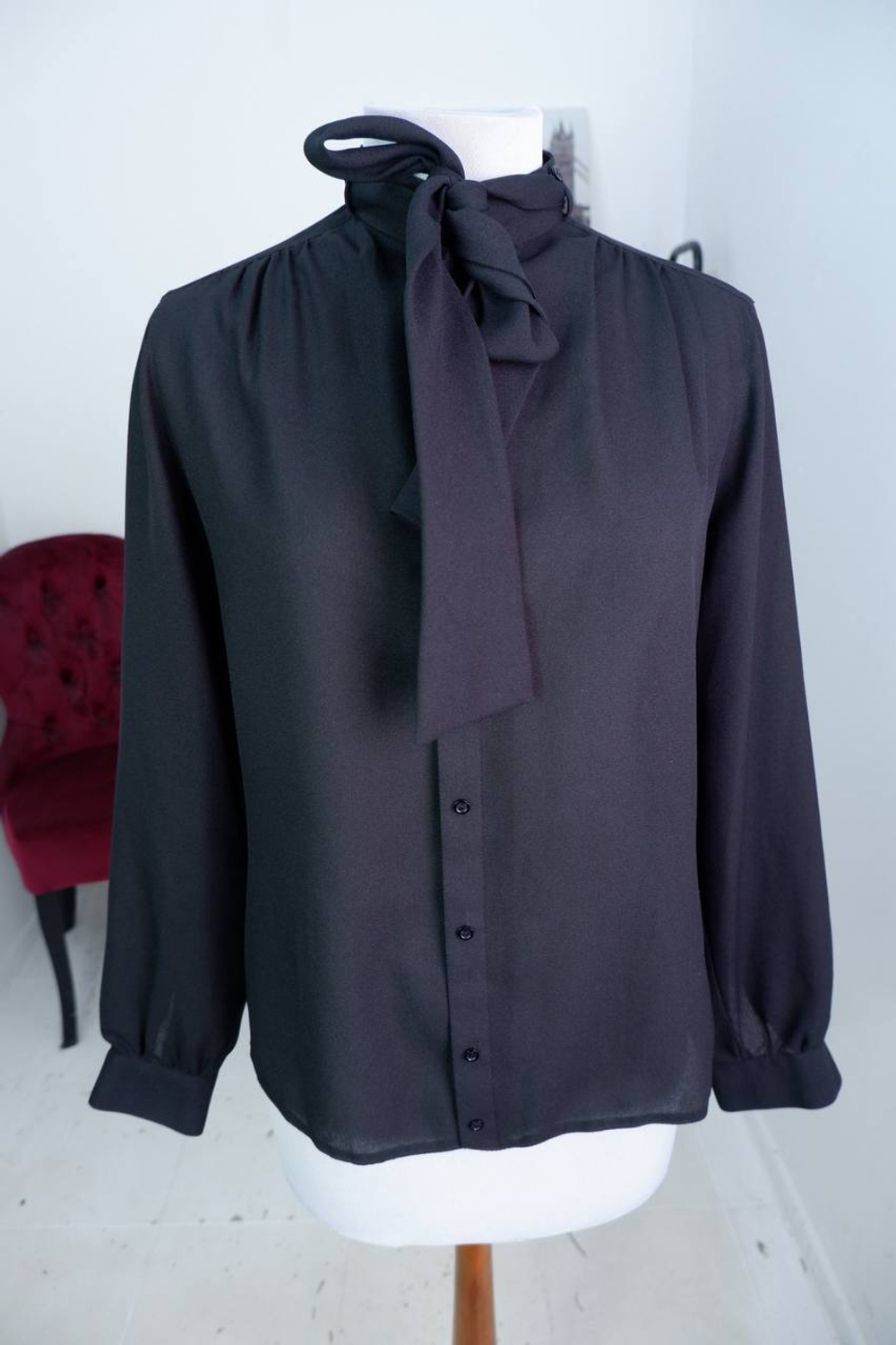 Блузка с бантом на вороте, визуально 42 размер