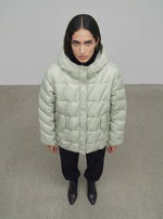 Легкая пуховая куртка на кнопках