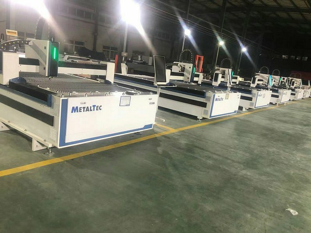 Оптоволоконный лазерный станок для резки металла MetalTec 1530B (3000W)