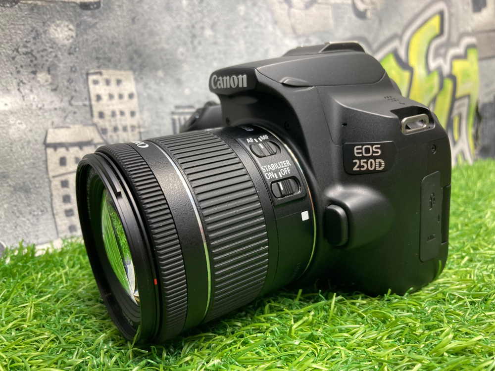 Canon 250D kit 18-55mm IS STM 14000 кадров