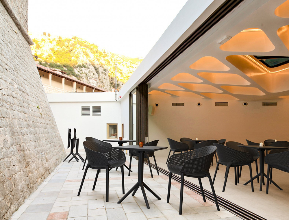 Стол пластиковый складной Siesta Contract Sky Folding Table 60, черный