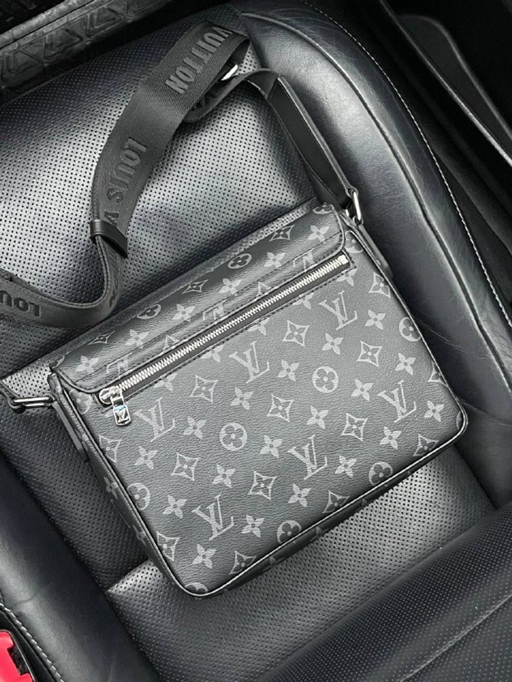 Клатч Louis Vuitton