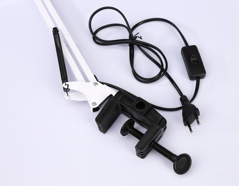 Ambrella Настольная лампа со сменной лампой E27 на струбцине Desk DE7719