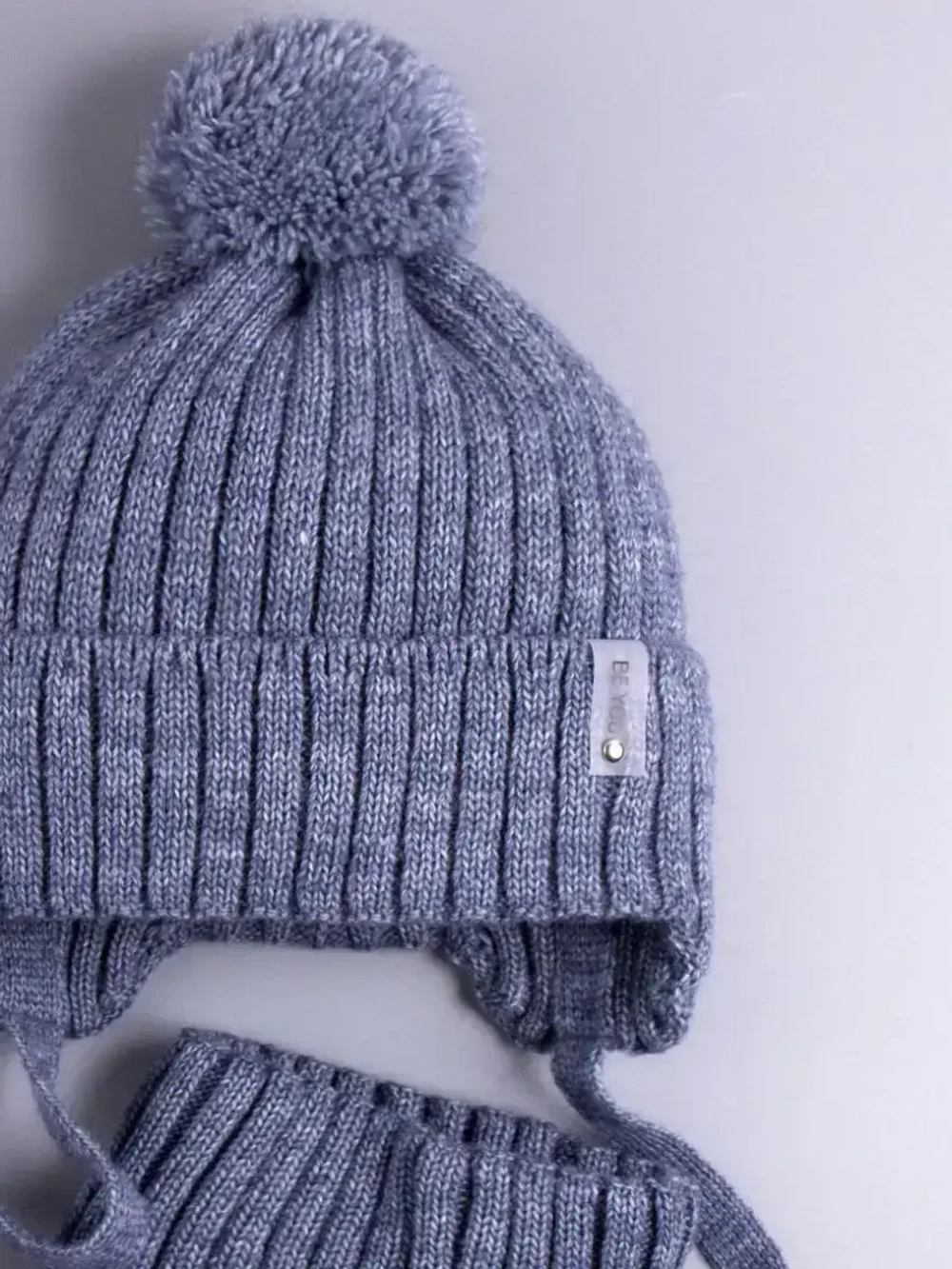 Шапка осенняя детская на завязках и снуд