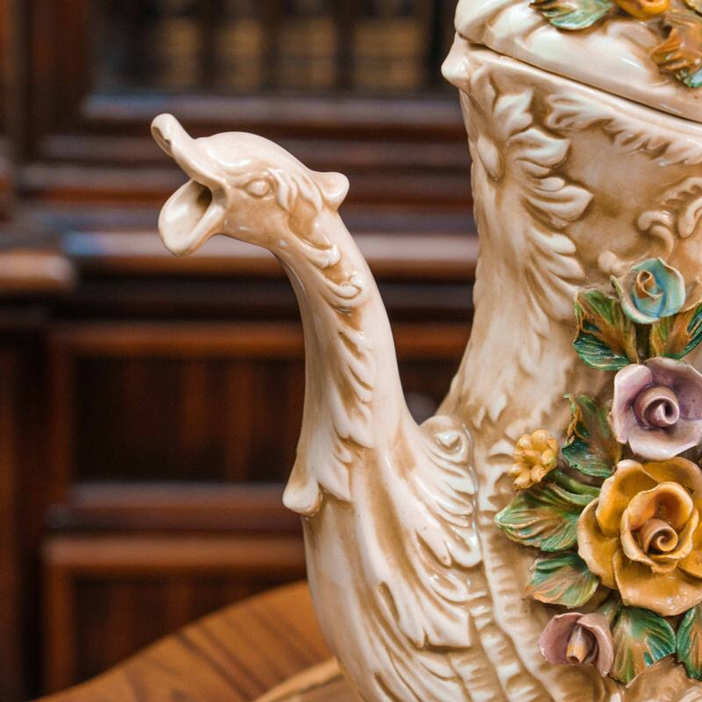 Декоративный кувшин в стиле Capodimonte