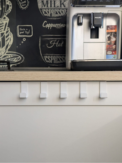 Вешалка крючки на дверь кухонного гарнитура, шкафа, белая