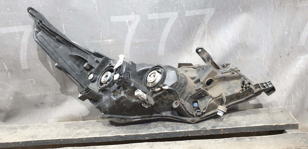 Фара левая Toyota Corolla (E180) 16-19 Б/У Оригинал 8115002L50