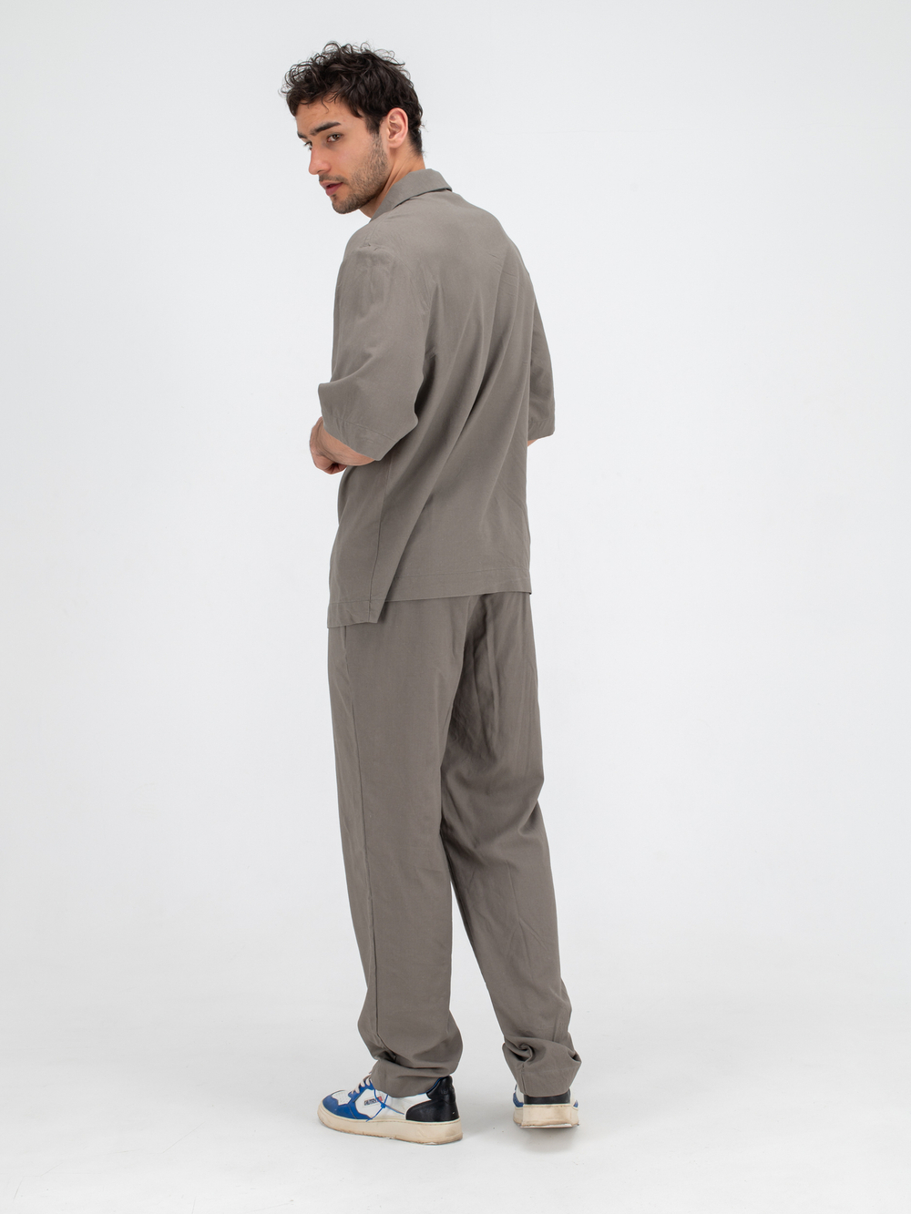 Костюм льняной с брюками. Хаки