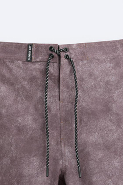 ZARA ДЛИННЫЕ ПЛАВКИ С ПРИНТОМ В ВИДЕ БРЫЗГ, ОТТЕНКИ ФИОЛЕТОВОГО