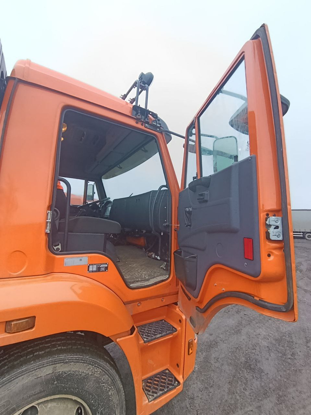 КамАЗ 65115 6x4 КДМ КО-823 (Дизельный, 6,7 л, 292 л.с., МТ)