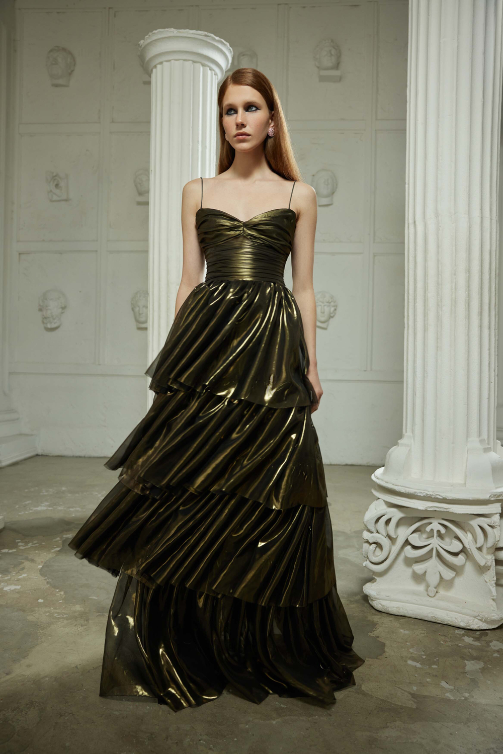 Платье макси из шифона драпированное с многоярусной юбкой