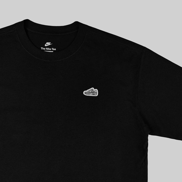 Футболка мужская Nike Sportswear Club Sneaker Patch артикул:FQ3762-010 - купить в магазине Дайс