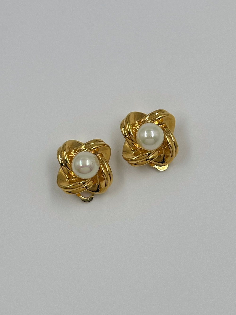 Клипсы с «жемчугом» Nina Ricci