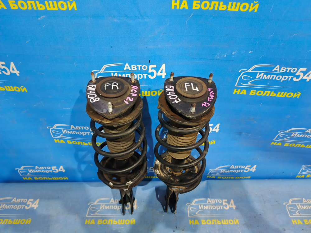 Стойка передняя левая TOYOTA FUNCARGO 1999-2005