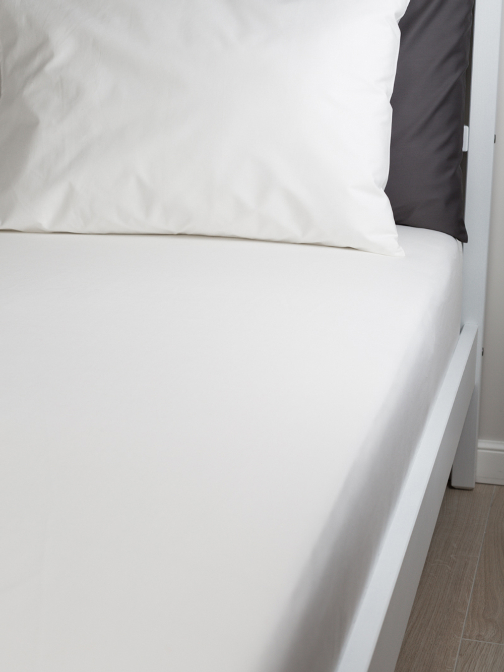 Постельное белье простынь натяжная белая