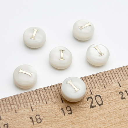 Буква I, бусина, перламутр, диаметр 7,5-8 мм, толщина 4,5-5 мм, цена за 1 шт