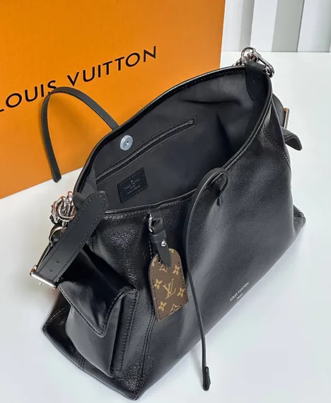 Сумка женская Louis Vuitton Carry All Cargo Vibe , чёрная