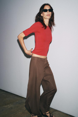 ZARA ХЛОПКОВАЯ ФУТБОЛКА С ЭФФЕКТОМ ПОТЕРТОСТИ, КЛУБНИЧНЫЙ