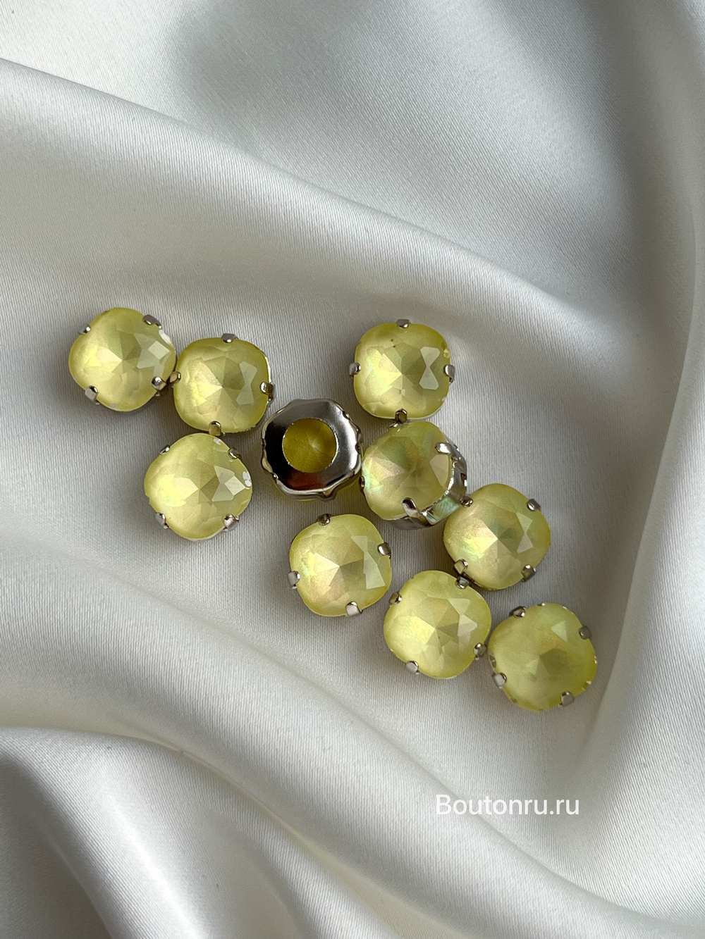 Стразы пришивные мягкий квадрат желтый перламутр