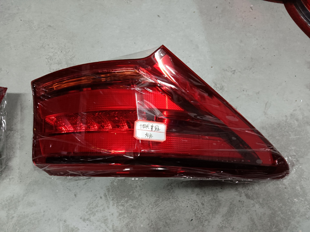 Задние фонари (левый и правый) LED Toyota Crown S220 2015-2019