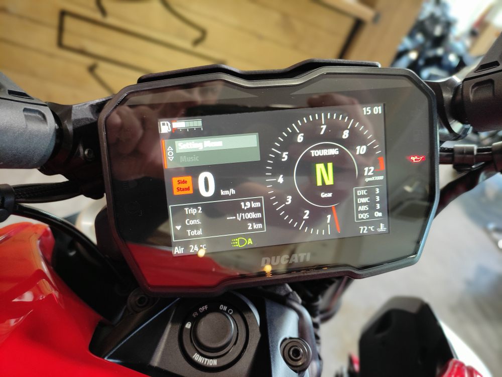 Ducati Diavel V4 (2024) RED