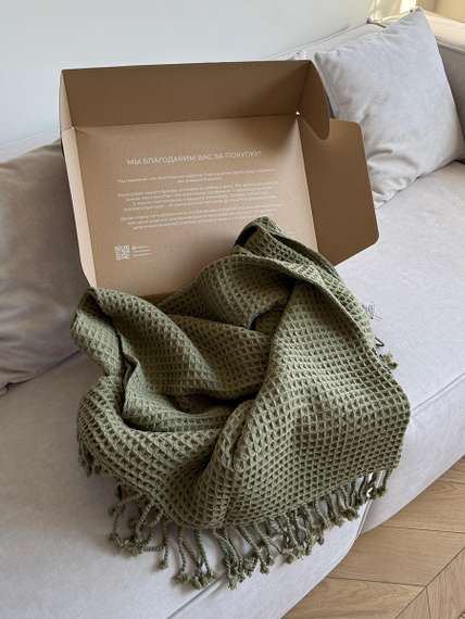 Плед из шерсти травянисто-зеленого цвета из коллекции essential, 130х180 см