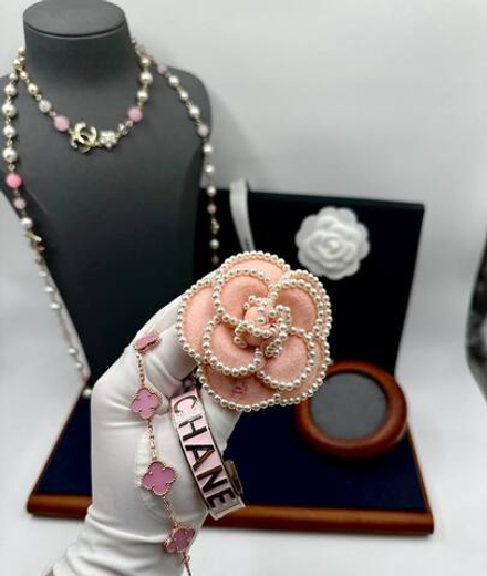 Брошь CHANEL