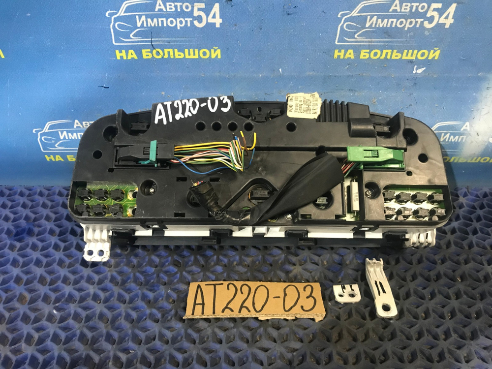 Щиток приборов TOYOTA AVENSIS 1999